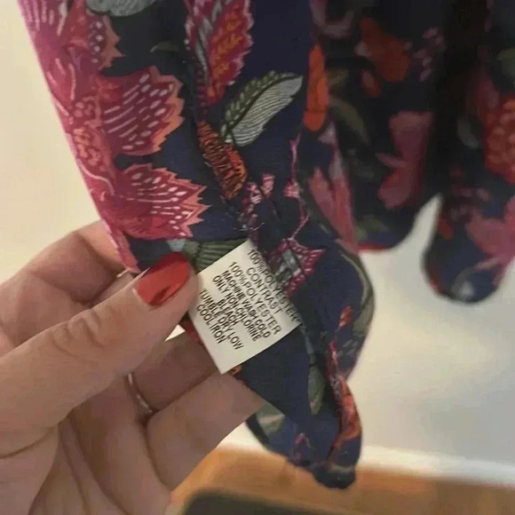 Stich Fix Papermoon Floral Sleeveless Blouse - Picture 3 of 7